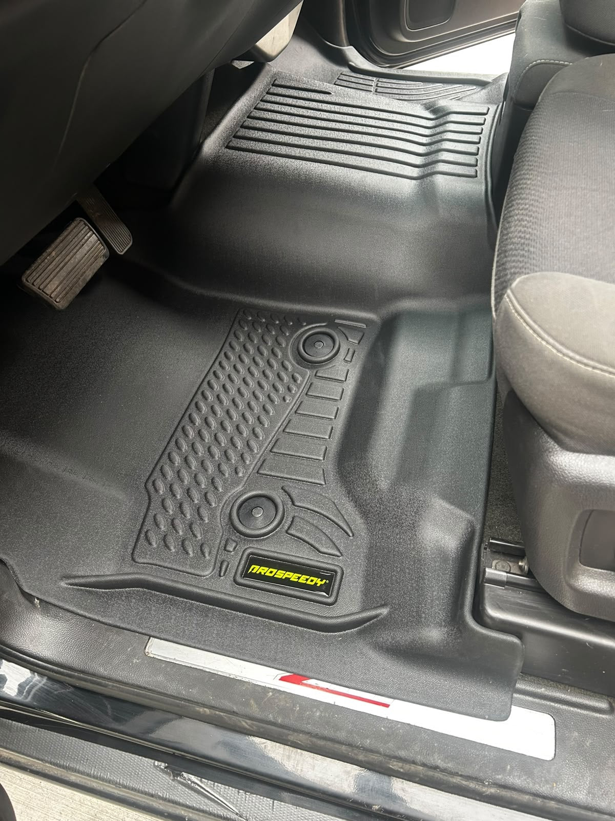 PISOS DE CALCE PERFECTO CHEVROLET SILVERADO CABINA SENCILLA 2014-2018/2019 1PIEZA