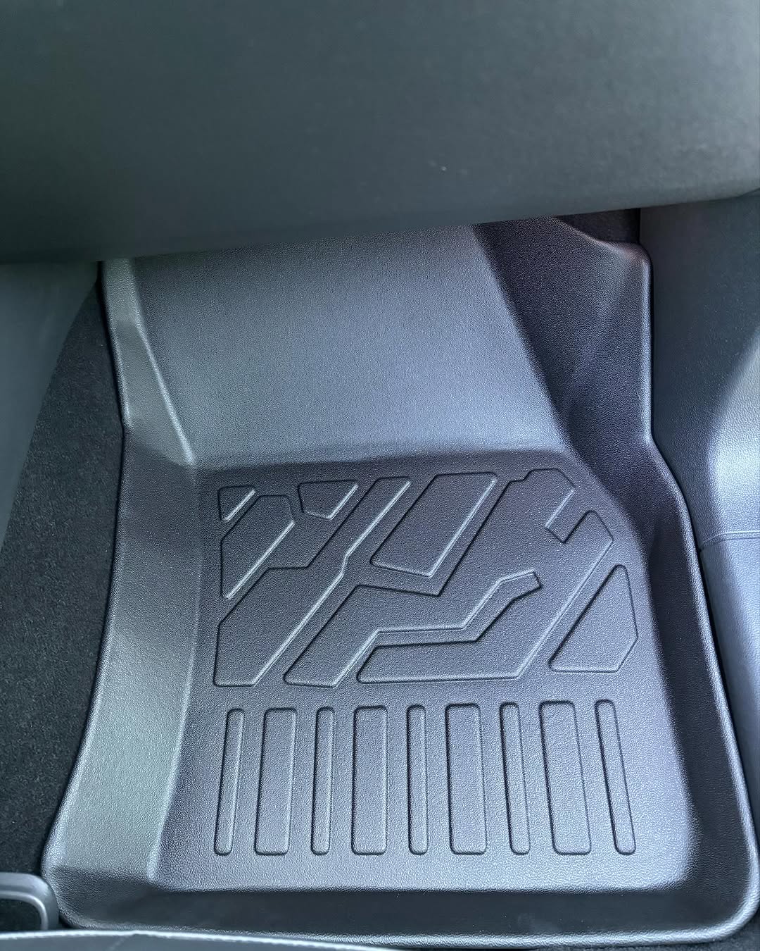 PISO DE CALCE PERFECTO VOLKSWAGEN TIGUAN 2018+ (NO SPORT) 3PIEZAS