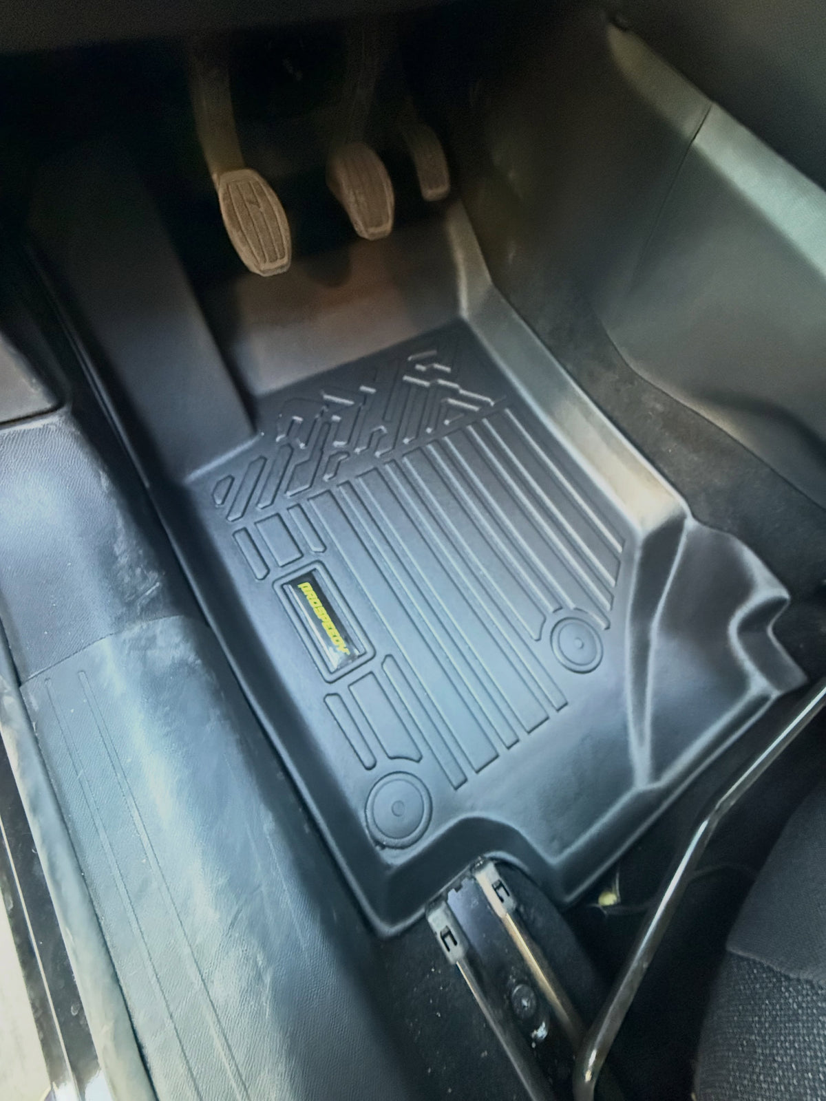 PISO DE CALCE PERFECTO PEUGEOT 208 CON ESQUINA ALTA 2021-2025 3PIEZAS NO HIBRIDO