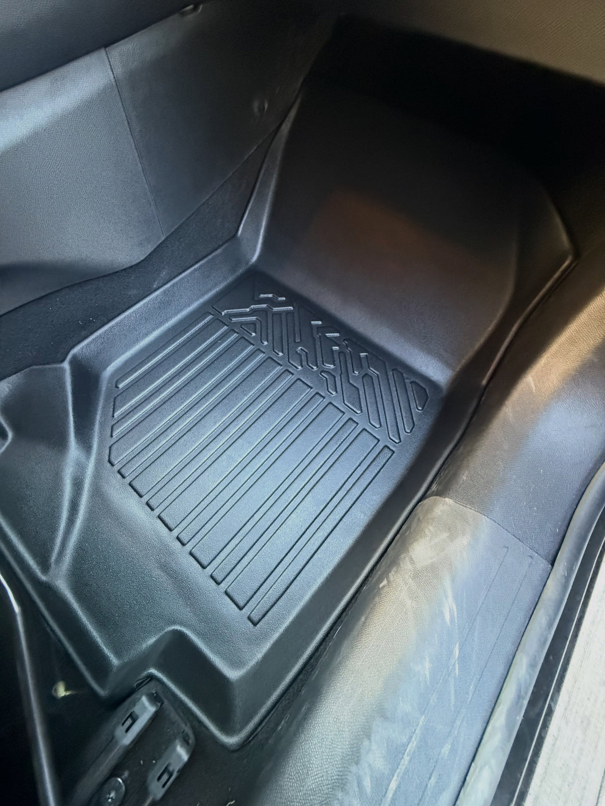 PISO DE CALCE PERFECTO PEUGEOT 208 CON ESQUINA ALTA 2021-2025 3PIEZAS NO HIBRIDO