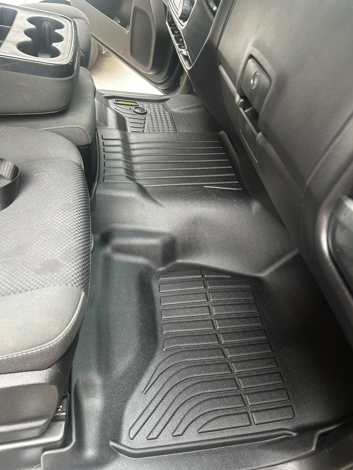 PISOS DE CALCE PERFECTO CHEVROLET SILVERADO CABINA SENCILLA 2014-2018/2019 1PIEZA