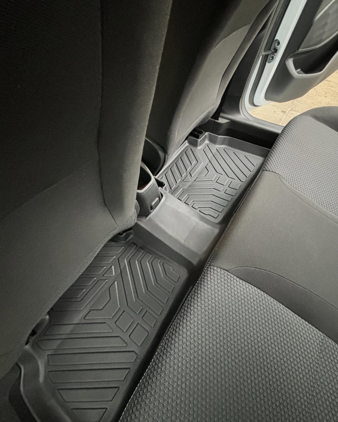 PISOS DE CALCE PERFECTO CHEVROLET ONIX SEDAN 2020+ 3PIEZAS