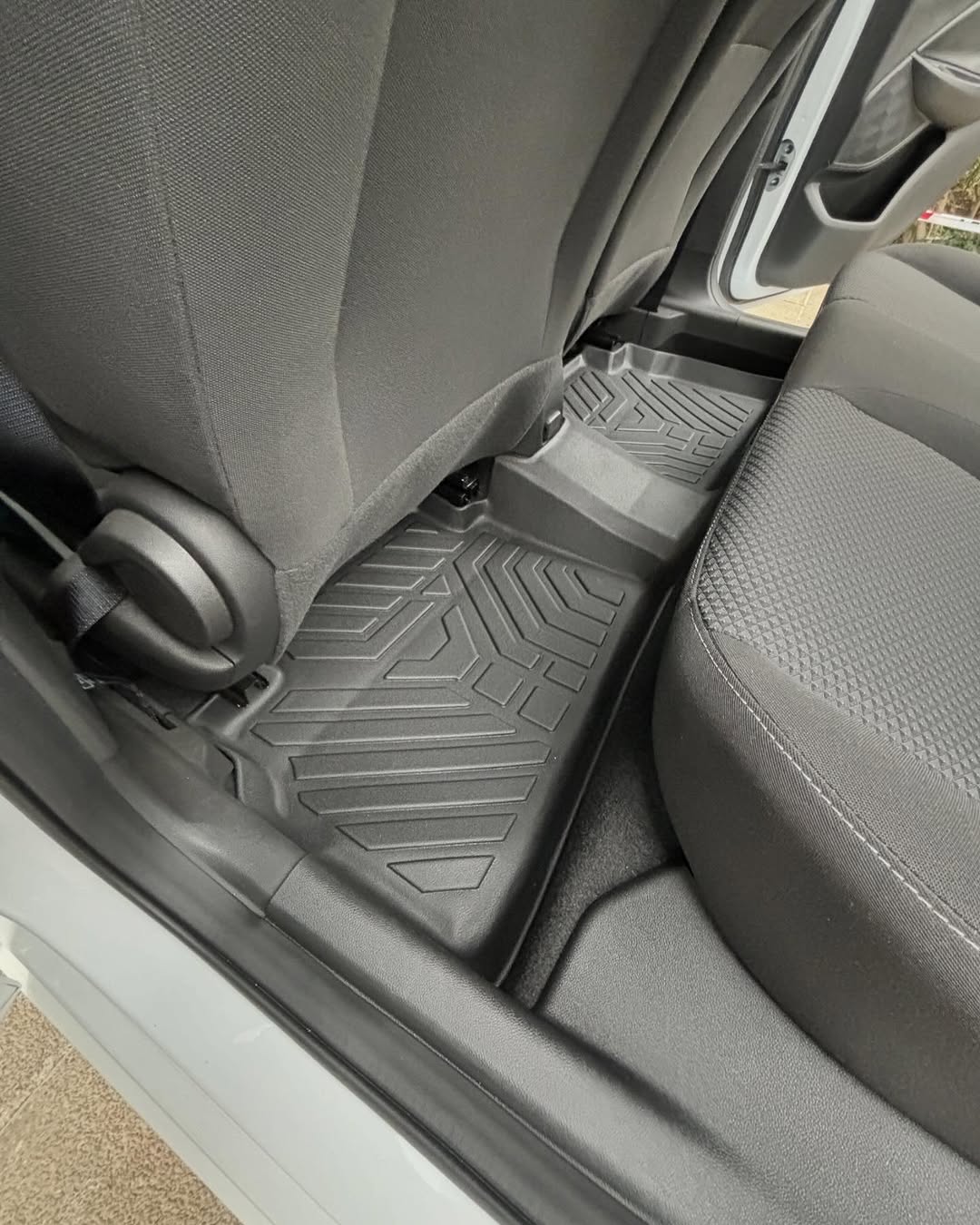 PISOS DE CALCE PERFECTO CHEVROLET ONIX SEDAN 2020+ 3PIEZAS