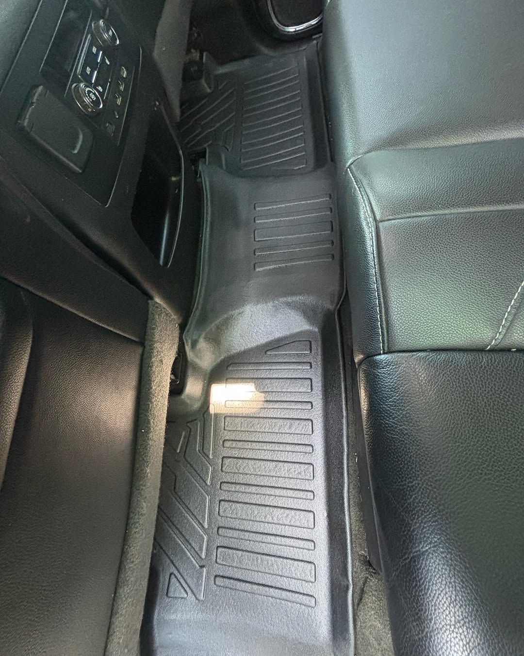 PISOS DE CALCE PERFECTO CHEVROLET TAHOE 2015-2020 3PIEZAS