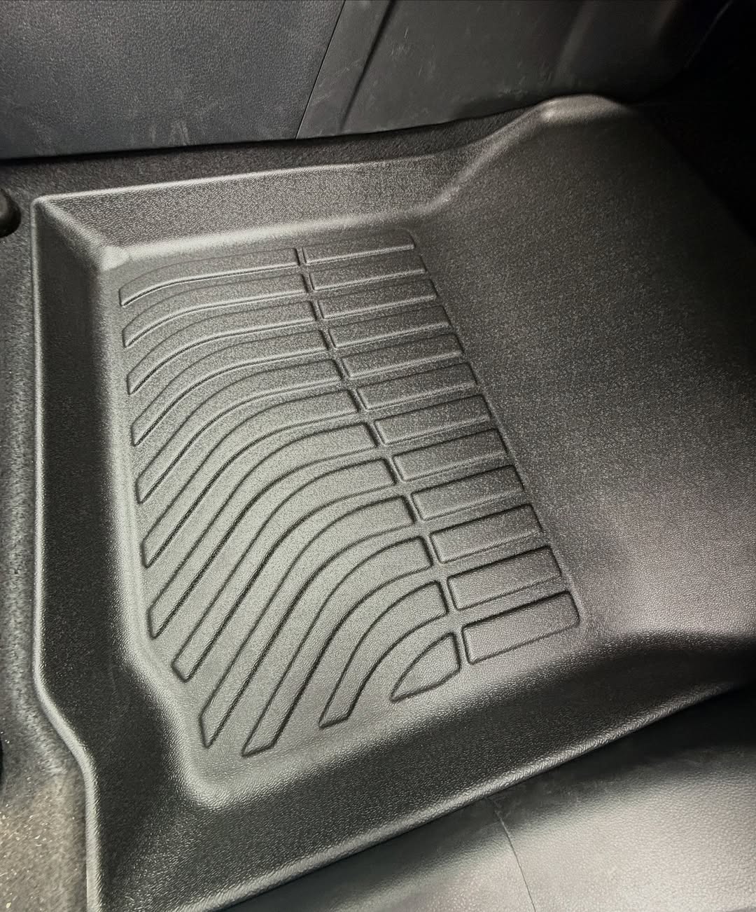 PISOS DE CALCE PERFECTO TOYOTA YARIS 2023+
