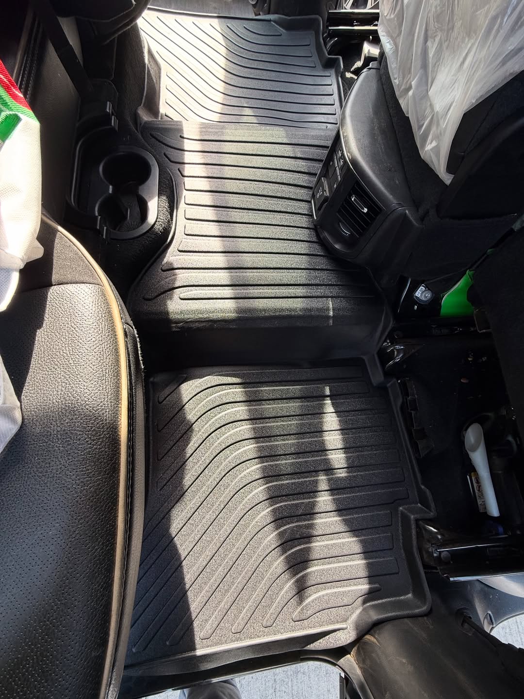 PISOS DE CALCE PERFECTO DODGE RAM 1500 2500 3500 AÑO 2008+ CON CAMELLO CON CONSOLA